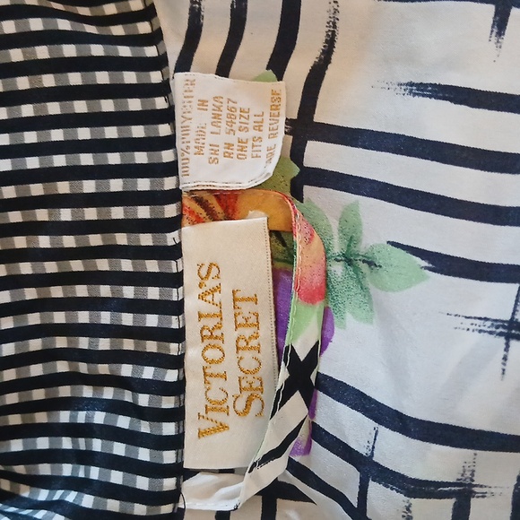 Victoria's Secret Gold Label Floral Kimono Robe. Size OS - Picture 14 of 17